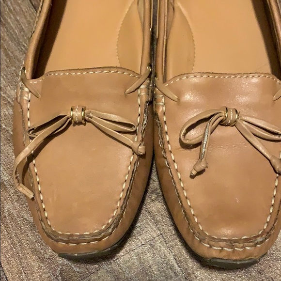 Tan Clark Loafers with Bow - Picture 3 of 9